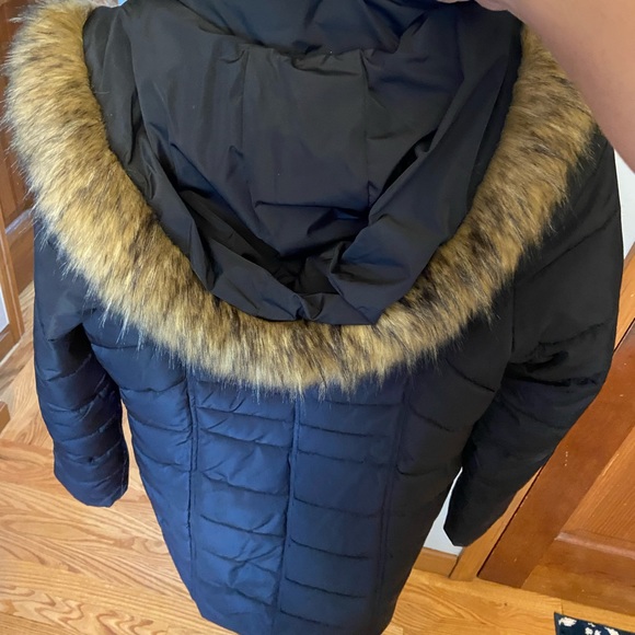 Tommy Hilfiger women’s winter puffer jacket. - Picture 2 of 2